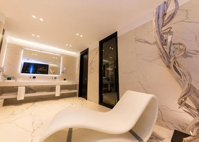 Отель Unik Selita e Vogel